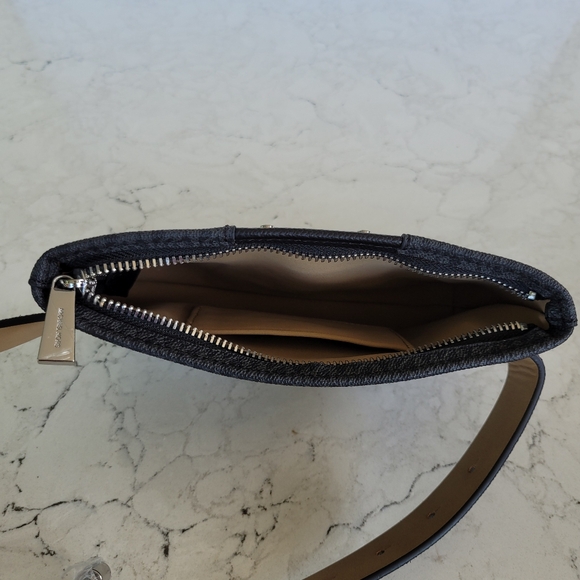 Michael Kors Waist Bag, fanny pack, L/XL. - Picture 11 of 14